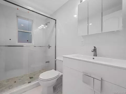 Bath - 14729 70th Ave, Flushing, NY 11367 photo 3 of 7