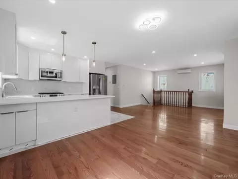 Living - 14729 70th Ave, Flushing, NY 11367 photo 5 of 7