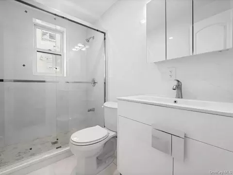 Bath - 14729 70th Ave, Flushing, NY 11367 photo 7 of 7