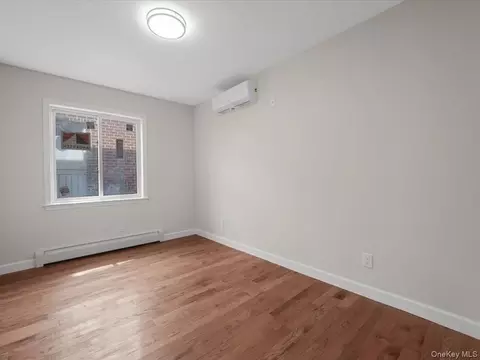 Bedroom - 14729 70th Ave, Flushing, NY 11367 photo 2 of 10