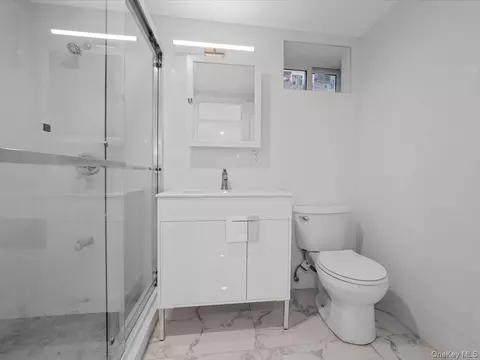Bath - 14729 70th Ave, Flushing, NY 11367 photo 4 of 7