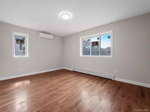 Bedroom - 14729 70th Ave, Flushing, NY 11367 photo 5 of 10
