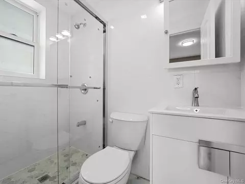 Bath - 14729 70th Ave, Flushing, NY 11367 photo 6 of 7