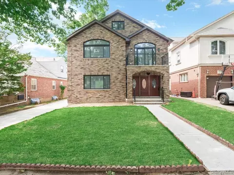 14729 70th Ave, Flushing, NY 11367