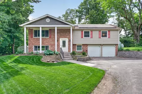 176 Gretna Woods Rd, Pleasant Valley, NY 12569