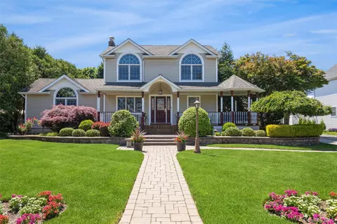 407 3rd St E, East Northport, NY 11731