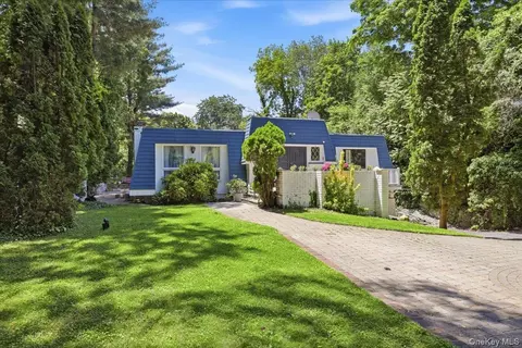275 Broadfield Rd, New Rochelle, NY 10804