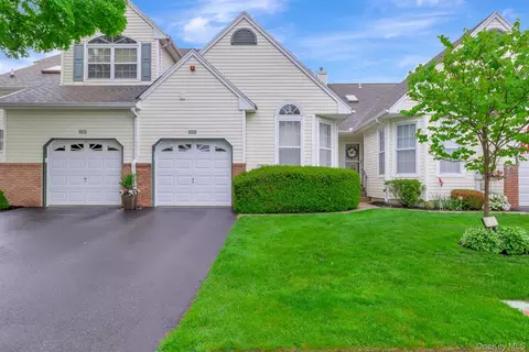2105 Nicole Dr, Port Jefferson Station, NY 11776