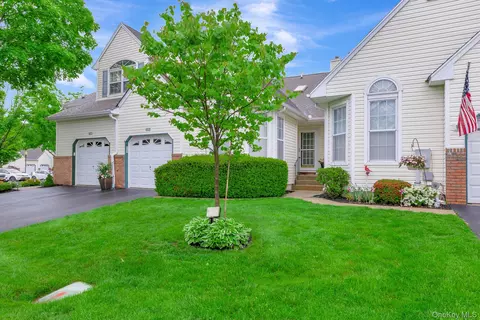 2105 Nicole Dr, Port Jefferson Station, NY 11776