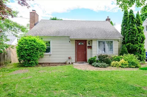 102 E 12th St, Huntington Station, NY 11746