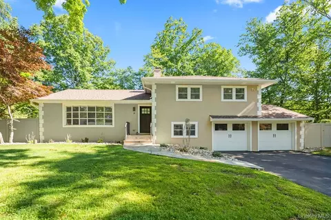 16 Loraine Dr, Clarkstown, NY 10956