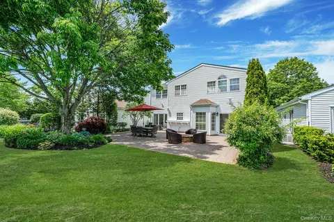 Exterior - 15 Hamlet Dr, Commack, NY 11725 photo 5 of 7