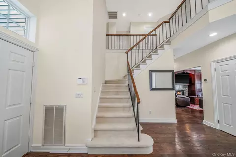 Entry Way - 15 Hamlet Dr, Commack, NY 11725 photo 1 of 2