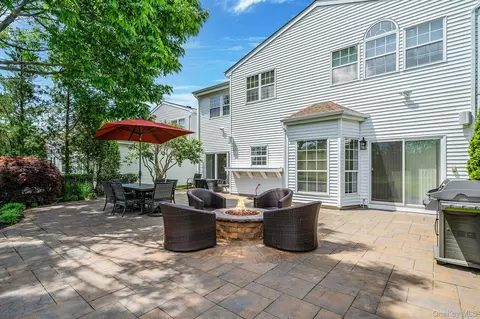 Exterior - 15 Hamlet Dr, Commack, NY 11725 photo 7 of 7