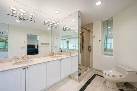 Bath - 15 Hamlet Dr, Commack, NY 11725 photo 2 of 4