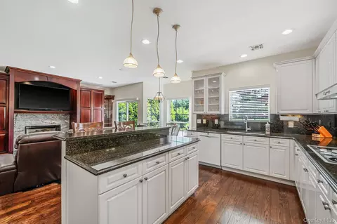 Kitchen - 15 Hamlet Dr, Commack, NY 11725 photo 1 of 2