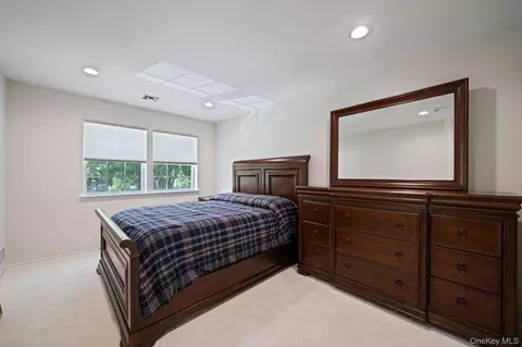 Bedroom - 15 Hamlet Dr, Commack, NY 11725 photo 2 of 3