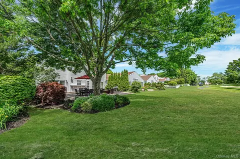 Exterior - 15 Hamlet Dr, Commack, NY 11725 photo 4 of 7