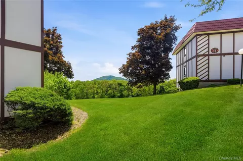 13 Skyline Dr #10, Fishkill, NY 12524