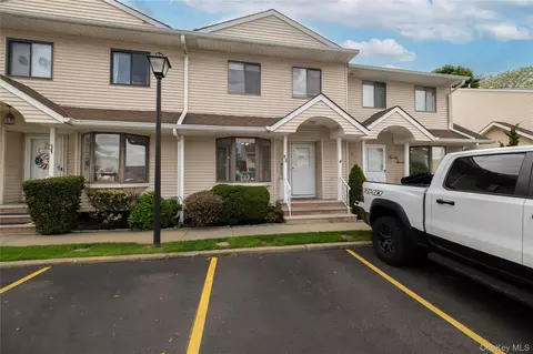 1790 Front St #26, East Meadow, NY 11554