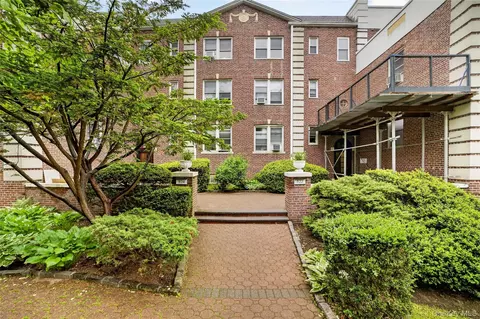 824 Palmer Rd #1F, Yonkers, NY 10708