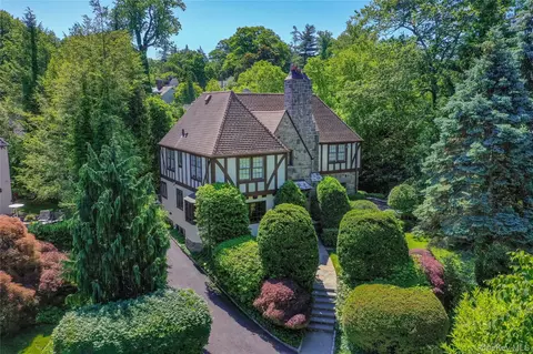 18 Hemlock Rd, Bronxville, NY 10708