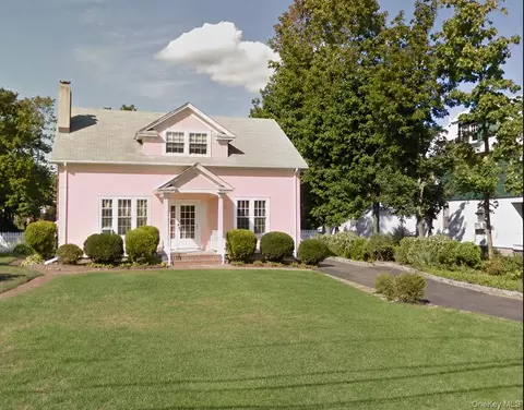 27 Arrandale Ave, North Hempstead, NY 11024