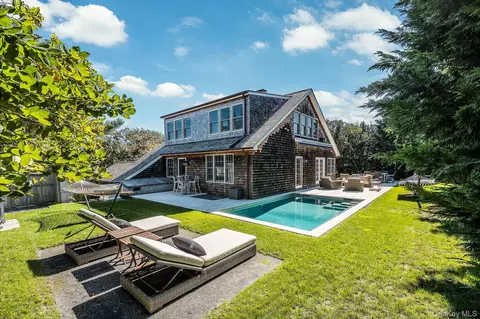 74 Hampton Ln, Amagansett, NY 11930