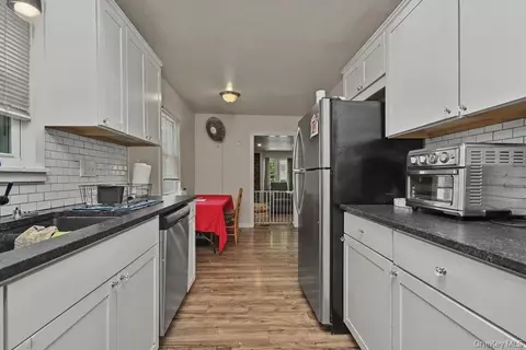 Entry Way - 4 Jerome Dr, Patterson, NY 12563 photo 3 of 4