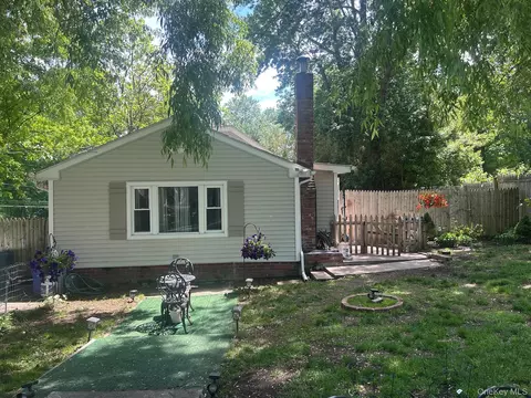 4 Jerome Dr, Patterson, NY 12563