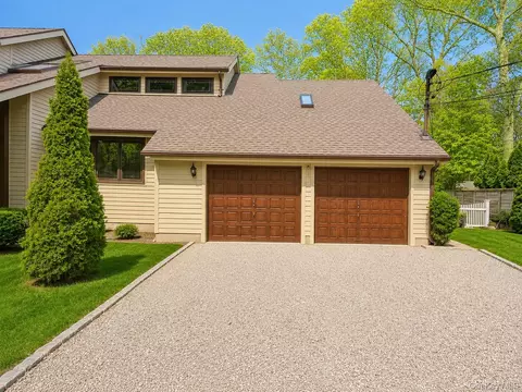 19 West St, Middle Island, NY 11953
