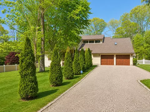 19 West St, Middle Island, NY 11953