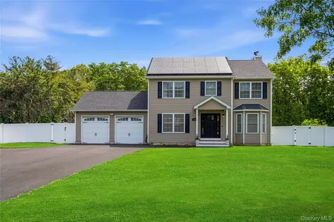 587 Blue Point Rd, Holtsville, NY 11742