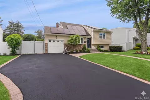19 Fleetwood Ave, Melville, NY 11747