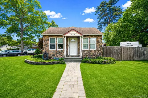 276 Dogwood Rd W, Mastic Beach, NY 11951