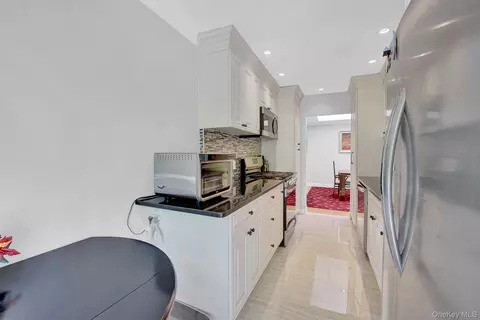 Kitchen - 1209 E Broadway #D23, Hewlett, NY 11557 photo 2 of 2
