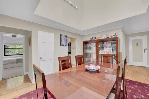 Dining - 1209 E Broadway #D23, Hewlett, NY 11557 photo 2 of 2