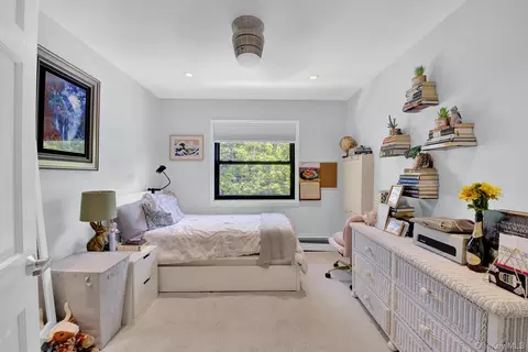Bedroom - 1209 E Broadway #D23, Hewlett, NY 11557 photo 1 of 4