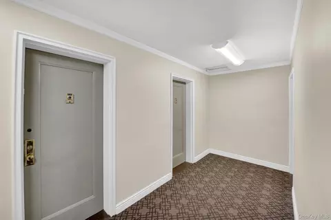 Entry Way - 1209 E Broadway #D23, Hewlett, NY 11557 photo 1 of 1