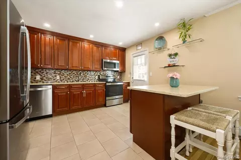 Kitchen - 120 Sutton Dr, Plainview, NY 11803 photo 2 of 2
