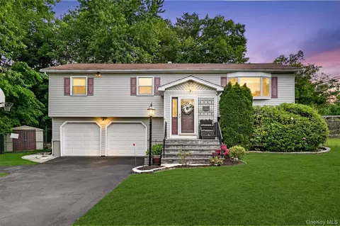 7 Spur Dr, Clarkstown, NY 10954