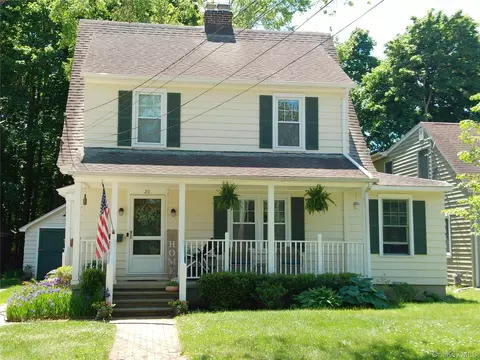 20 Kelly Ct, Kings Park, NY 11754