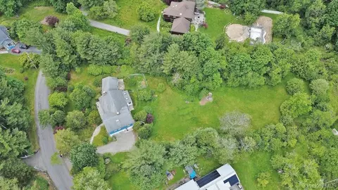 10 Lakeview Rd, New Castle, NY 10562