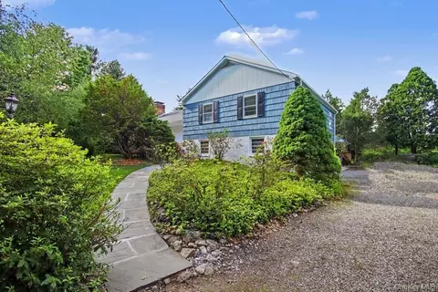 10 Lakeview Rd, New Castle, NY 10562