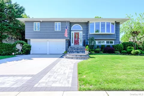 491 Bunker Dr, Oceanside, NY 11572