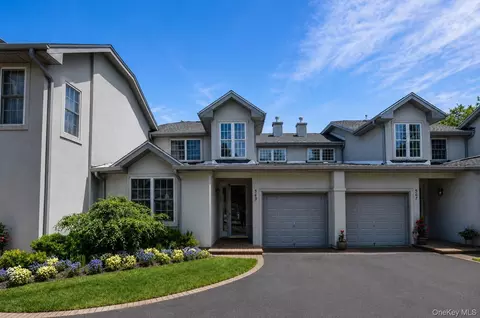 562 Bardini Dr, Melville, NY 11747