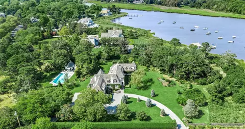 41 Niamogue Ln, Quogue, NY 11959