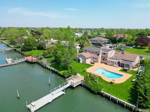 996 Wateredge Pl, Hewlett, NY 11557