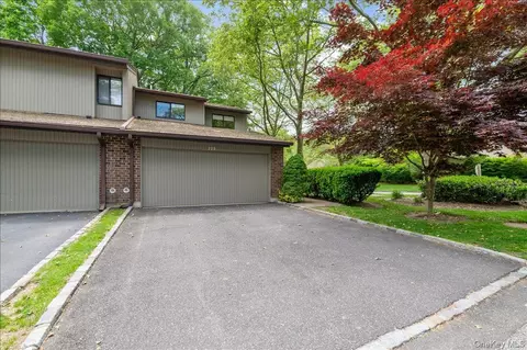 225 Hamlet Dr, Jericho, NY 11753