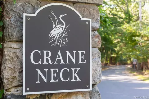 47 Crane Neck Rd, Setauket, NY 11733